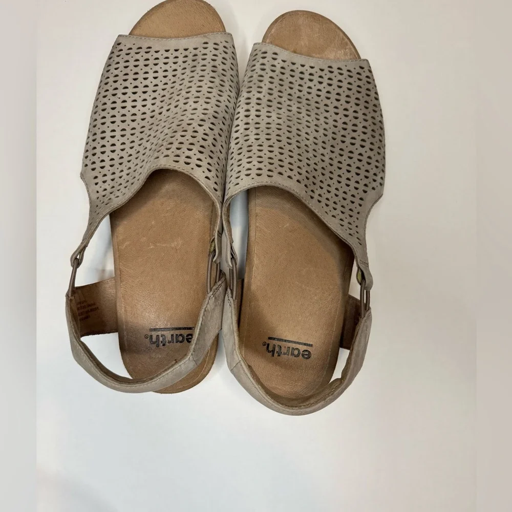 earth Sandals Womens Size 11 Taupe Leather Perforated Linden Laveen Comfort